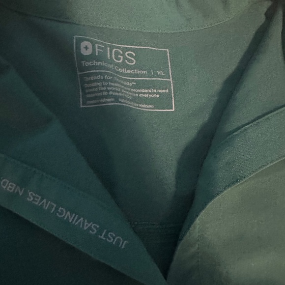 Bundle Deal 💰 FIGS Rafaela Oversized Scrub Tops XL – Royal Blue + Forest Green - Picture 3 of 5